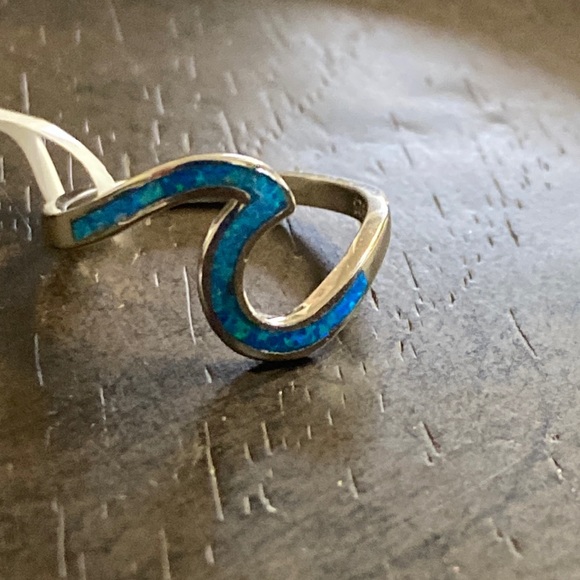 unbranded Jewelry - Inlayed Opal Sterling Silver Wave Ring size 7.5